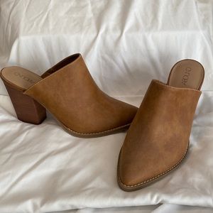 New chunky heel closed toed heels